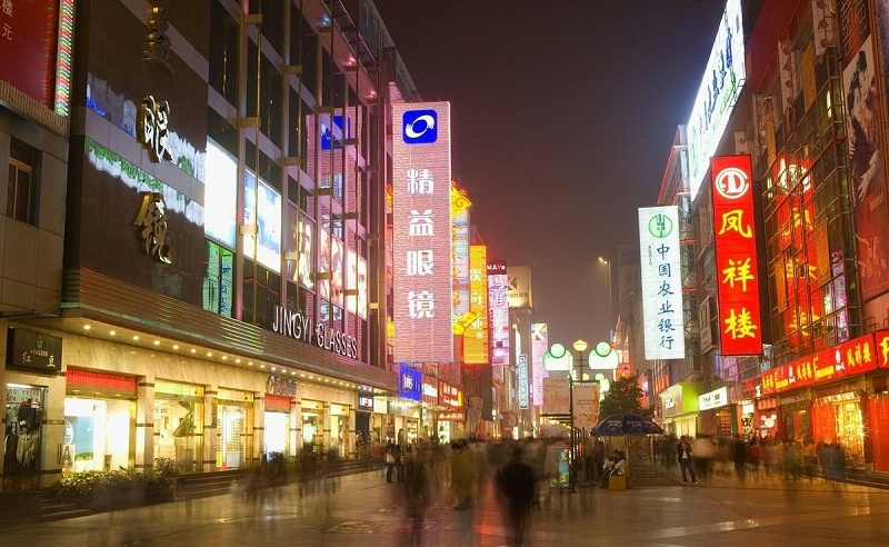 走在街上，發(fā)掘店鋪標(biāo)牌如法泡制，統(tǒng)一式商店標(biāo)識有需要嗎？7