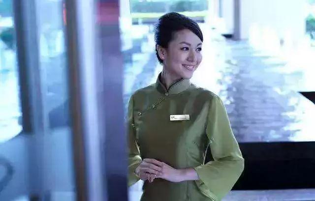 做好門楣、發(fā)光廣告牌……表現(xiàn)最佳的效果，連標識費都省了！3