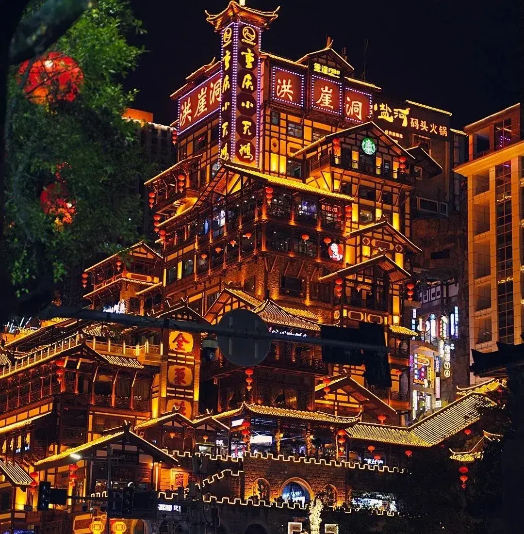 走訪長沙、重慶等地后，我總結(jié)出一套樓頂廣告牌“吸金術(shù)”8