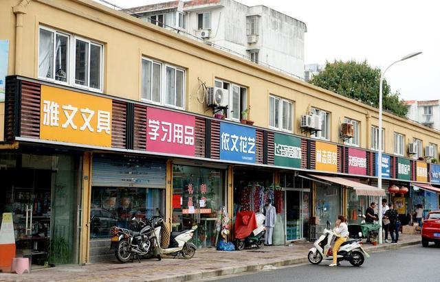 中國街道廣告牌燈箱有多野？瞧瞧這些讓人笑掉大牙的品牌名30