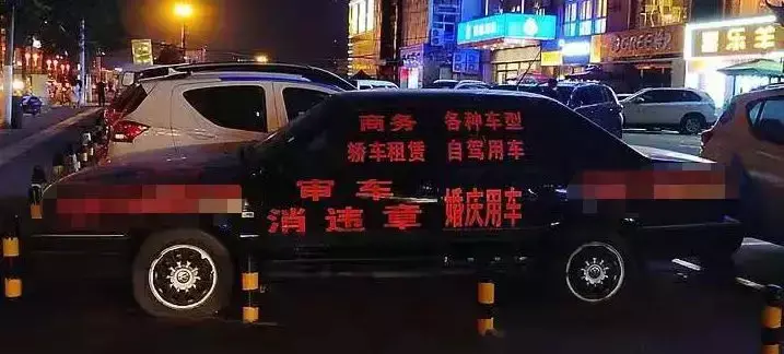 中國(guó)路邊的做燈箱廣告牌，我能笑一年30