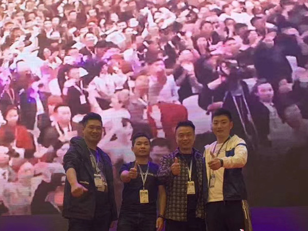 授人魚不如授人以漁！鑫麗華廣告家人們一起好好學(xué)習(xí)，天天向上！