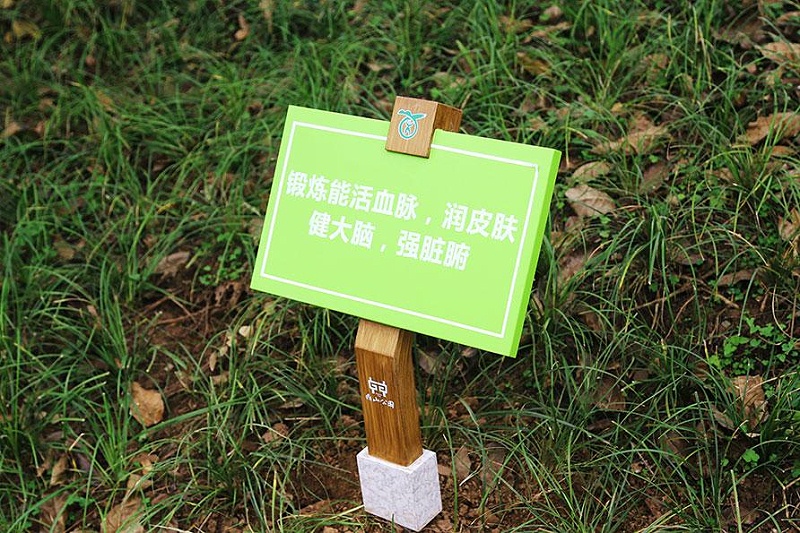 “無聲導游”旅游景區(qū)標識牌，讓你的旅途更添色調5
